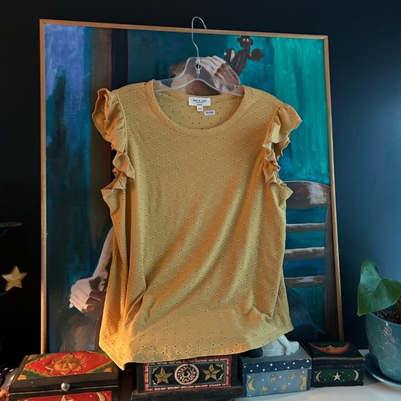 Kim & Cami Mustard Ruffle Sleeve Muscle Tee M - Picture 10 of 15